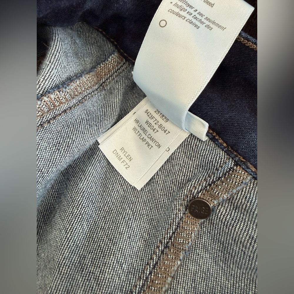 PAIGE JEANS Hr Laurel Canyon Wlt Flap Pkt
Jean Size 23 - Picture 11 of 14